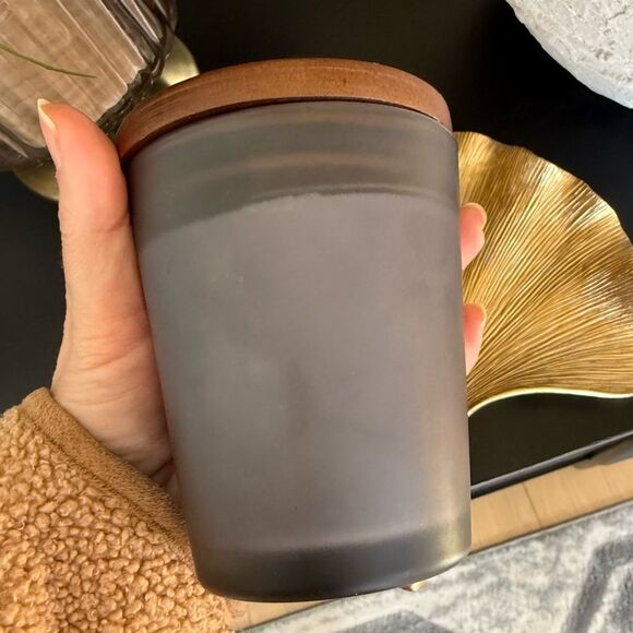 Tinder Flame Wooden Wick  Richly Scented Candle in Sandalwood Myrrh 8 OZ New 3 - Picture 6 of 6